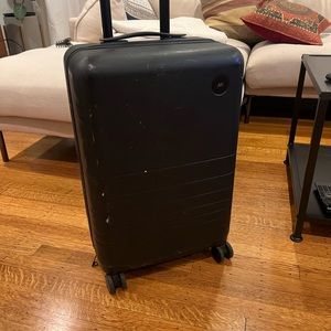 Monos • Carry-On • Black